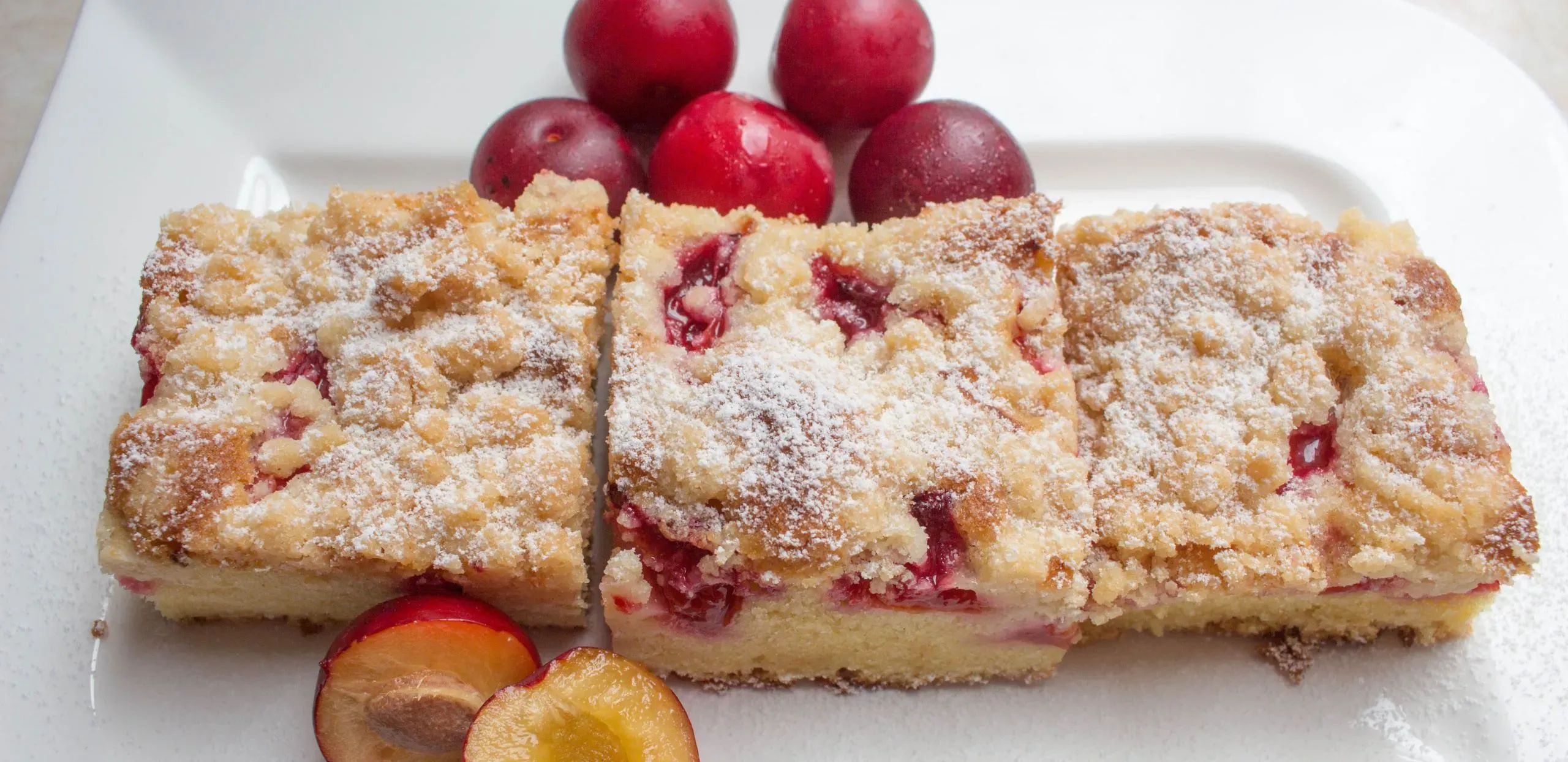 Eierlikör-Streuselkuchen mit Kriecherl