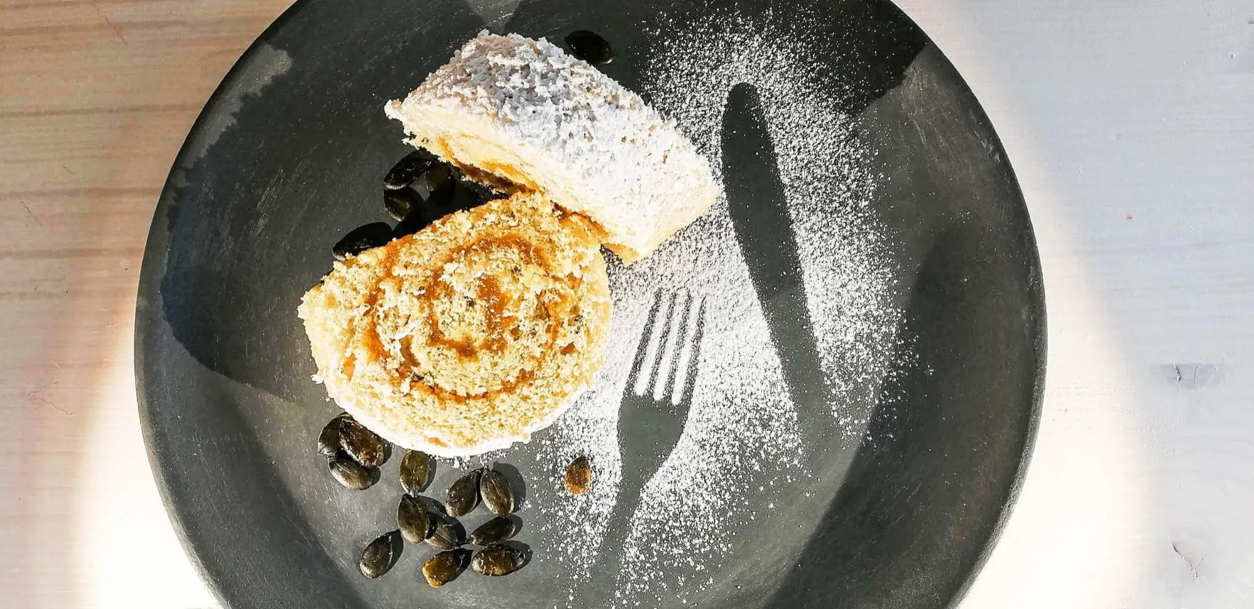 Kürbiskernroulade mit Kürbis-Orangenmarmelade