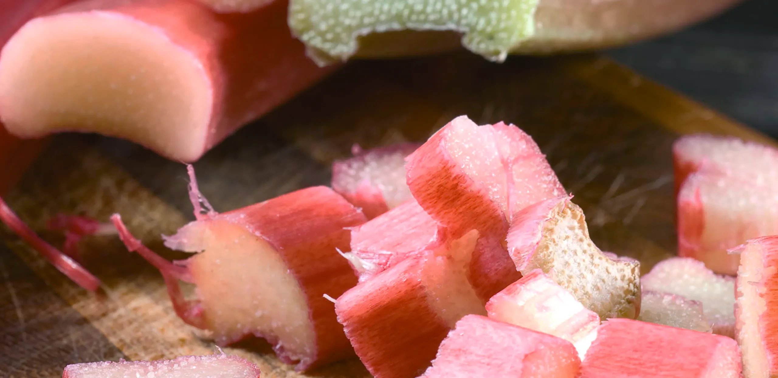 Rhabarberkuchen mit Nussbaiser