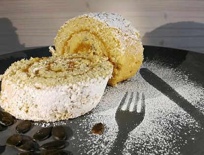 Kürbiskernroulade mit Kürbis-Orangenmarmelade