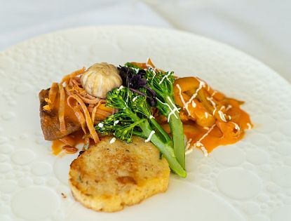 Fonduefleisch „Stroganoff“mit luftiger Semmelterrine